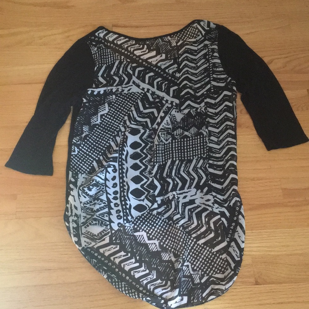 Black Patterned Top - Picture 2 of 2